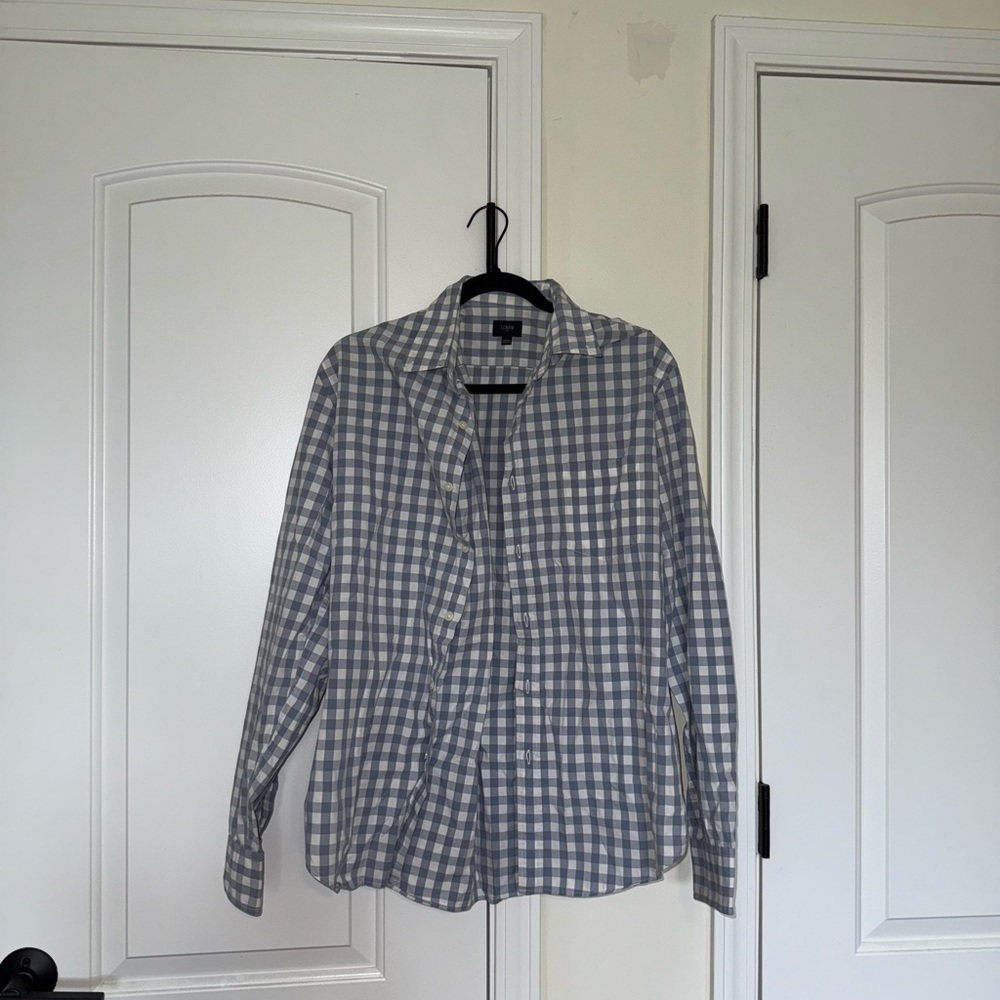 Men’s Blue and White Checkered Dress Shirt